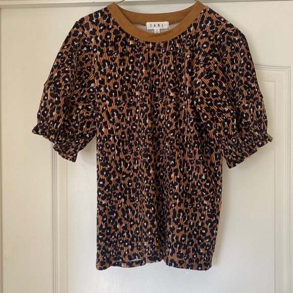Animal Print Suede Bubble Sleeve Top - Picture 1 of 4